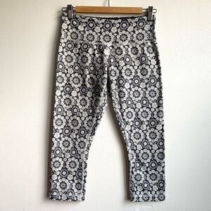 Lululemon Wunder Under Crop Twiggy Size 6